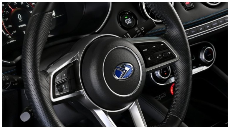 Volante de auto Seres con comandos inteligentes.